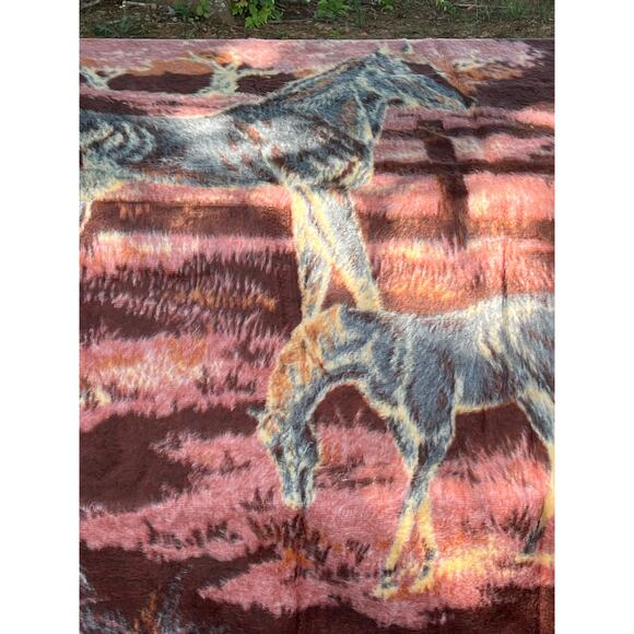 Vtg Horses Throw Blanket Furry North Star Thoroughbreds 60x80 Western Equestrian - Picture 7 of 10